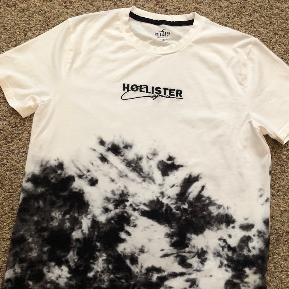 Hollister- Men’s tye-dye shirt M
